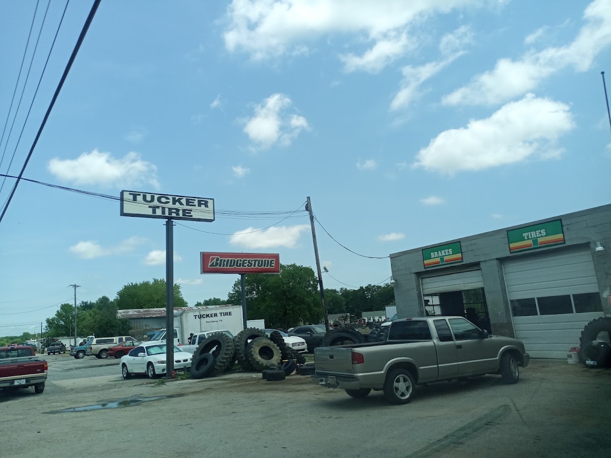 Tucker's Tire & Oil Co, photographed by a Google contributor
