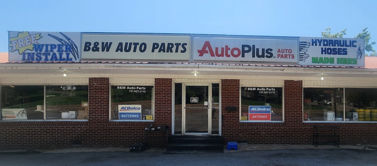 B & W Auto Parts, photographed by a Google contributor